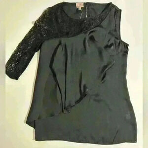 Hot in Hollywood one sleeved top